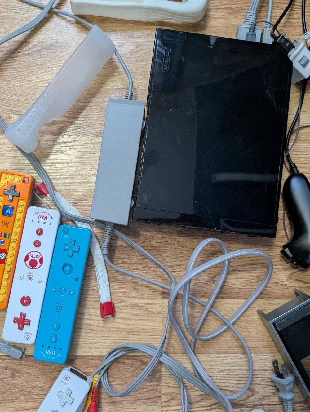 Nintendo Wii Console Bundle Nunchuks Controllers TESTED
